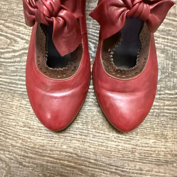 Community size 38 (7.5) NWOT Red and Brown bow mini heel leather boots - Picture 3 of 16